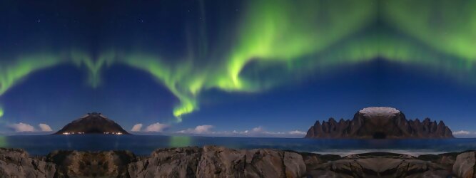 Trip Oberösterreich Reisetipps - Polarlichter Norwegen Tromso - Skandinaviens eiskalte Schönheit fasziniert mit atemberaubenden Nordlichtern und geradezu außerirdisch imposanten Gebirgskulissen. Land der Mitternachtssonne am Polarkreis, ein Paradies für Wanderer, Naturfreunde, Hobbyfotografen und Instagram er/innen. Tromsø liegt unter dem sogenannten „Nordpollichtoval“, das den magnetischen Nordpol wie ein Ring oder Gürtel umschließt. Hier wird das Polarlicht auch Aurora Borealis genannt. Aufgrund der Struktur des Erdmagnetfeldes sind sie in dieser Region auch in Zeiten geringer Sonnenaktivität besonders häufig und intensiv zu beobachten.