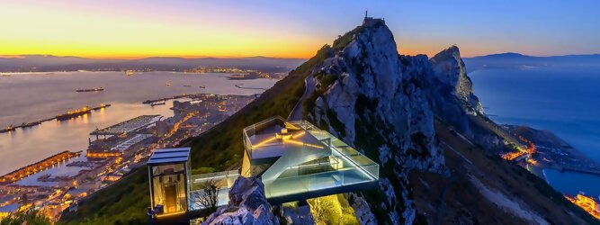 Trip Oberösterreich Reisetipps - Ein ehemaliger militärischer Aussichtspunkt, der in eine hochmoderne Glasplattform und einen Gehweg umgewandelt wurde, der einen unvergleichlichen Blick über das Mittelmeer bietet. Ein ununterbrochener 360º-Panorama-Aussichtspunkt, der so spektakulär ist wie nirgendwo sonst auf der Welt. Betreten Sie die 360-Grad-Umgebung und bekommen Sie ein Gefühl für die Freiheit und die Heiterkeit, die Sie beim Skywalk erleben werden. Die Militärgeschichte Gibraltars während des Zweiten Weltkriegs veranschaulicht Gibraltars Position als britische Festung seit dem frühen 18. Während des Zweiten Weltkriegs spielte Gibraltar eine wichtige Rolle sowohl im Atlantic Theatre als auch im Mediterranean Theatre und kontrollierte praktisch den gesamten Seeverkehr in und aus dem Mittelmeer vom Atlantischen Ozean.